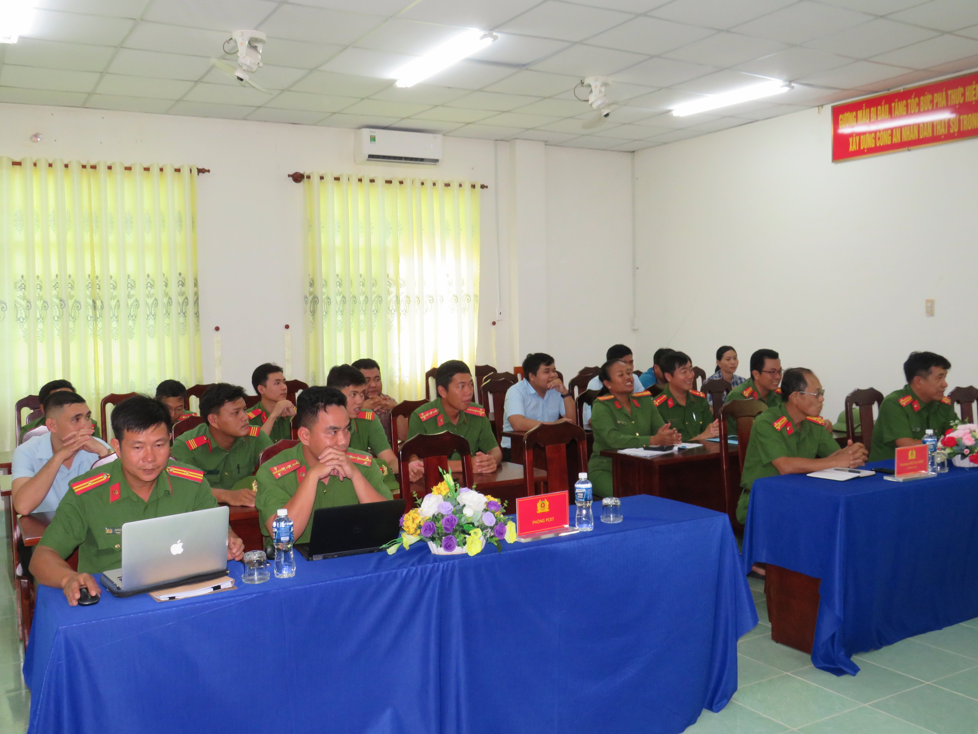 Quang cảnh lớp huấn luyện