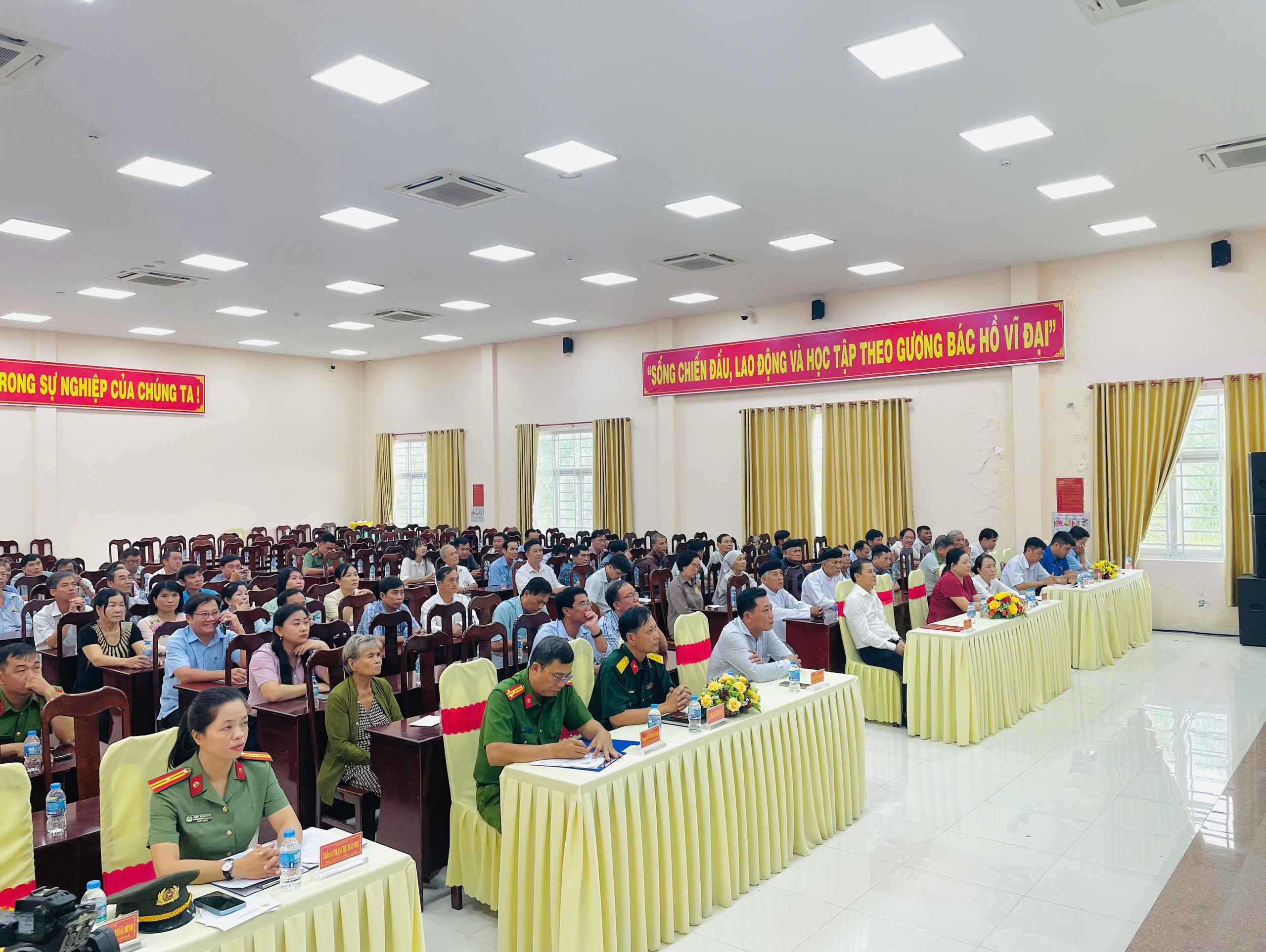 quang cảnh Ngày hội