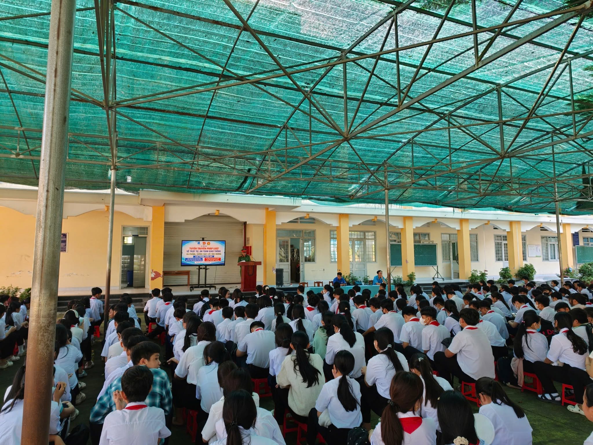 quang cảnh tuyên truyền