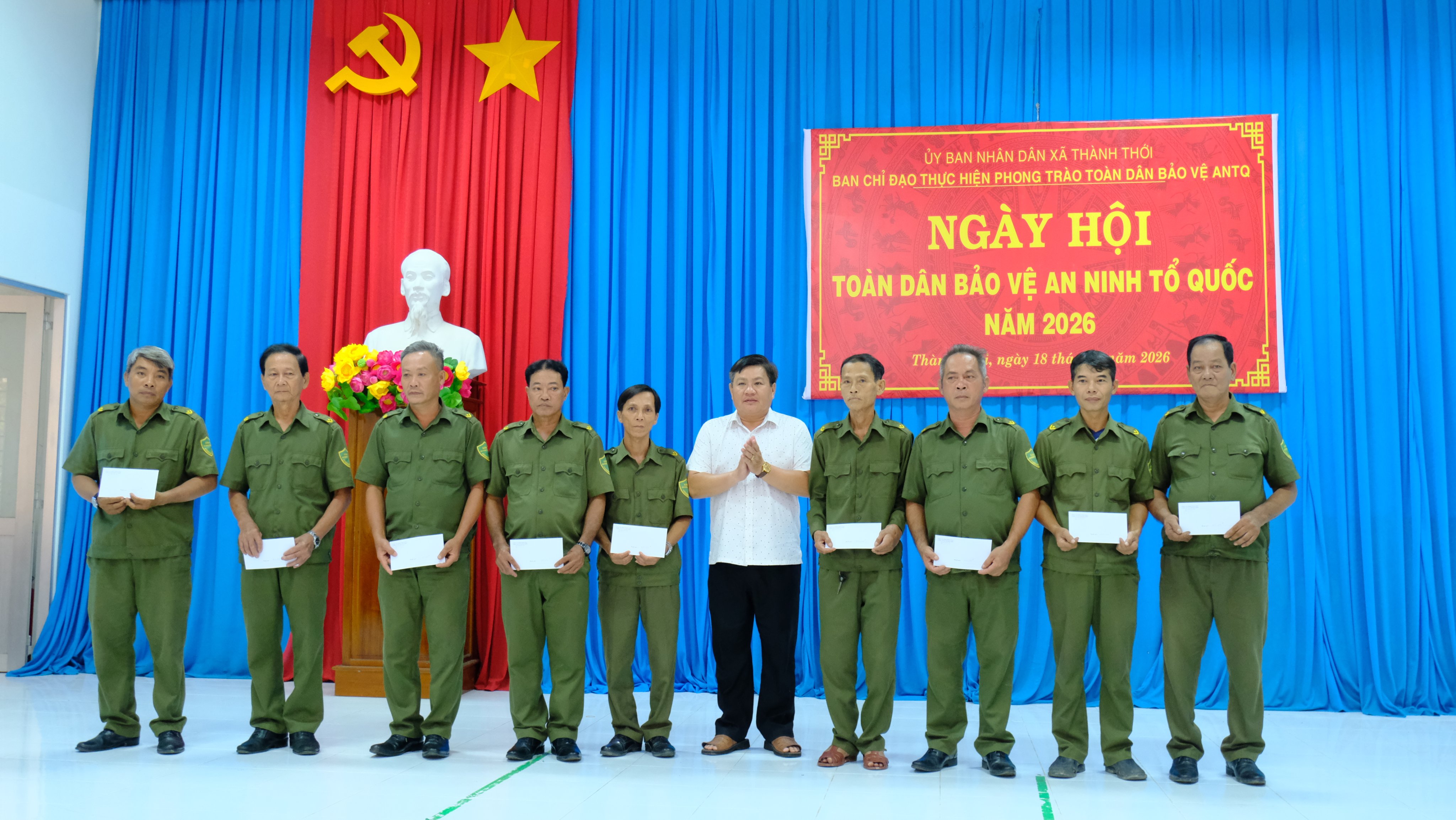 Tặng quà lực lượng