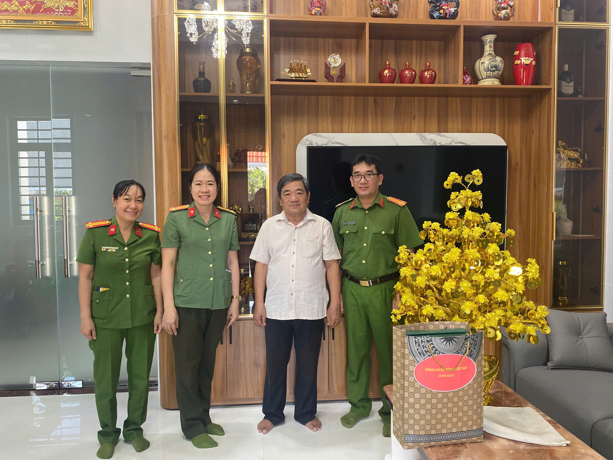 Thăm Đại tá Lê Văn Hòa