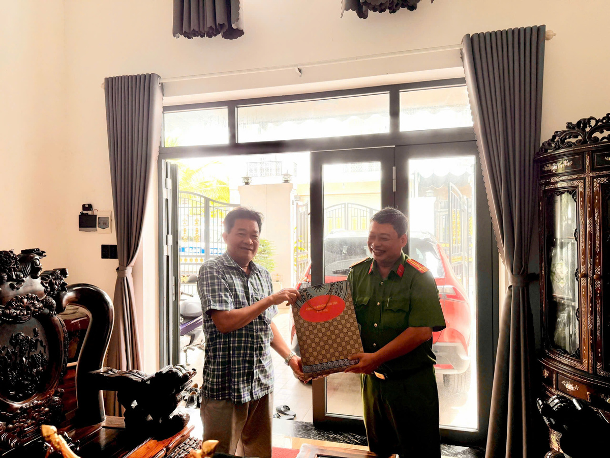 Thăm Đại tá Phạm Văn Ngót