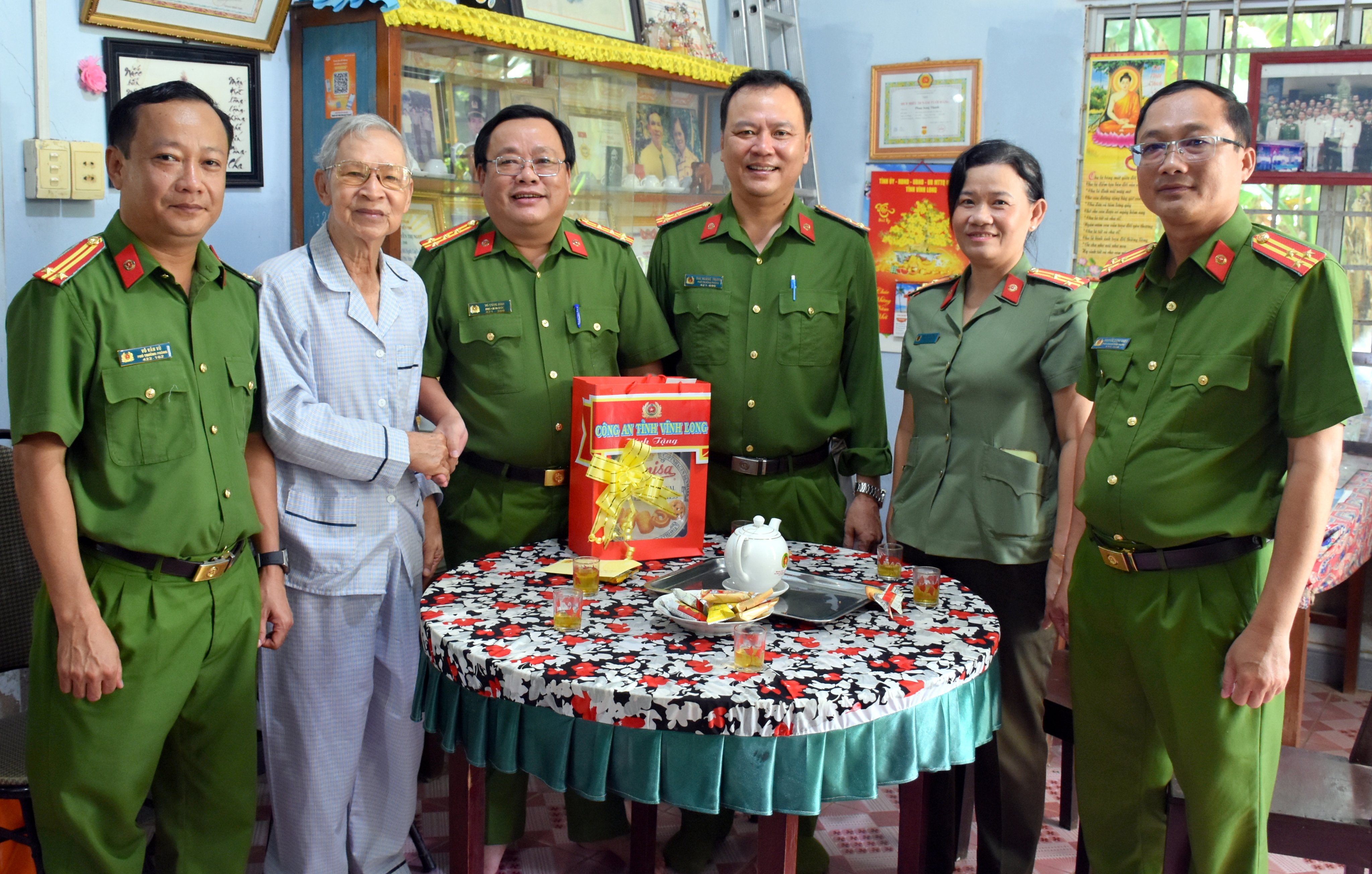Thăm Đại tá Phan Song Thanh