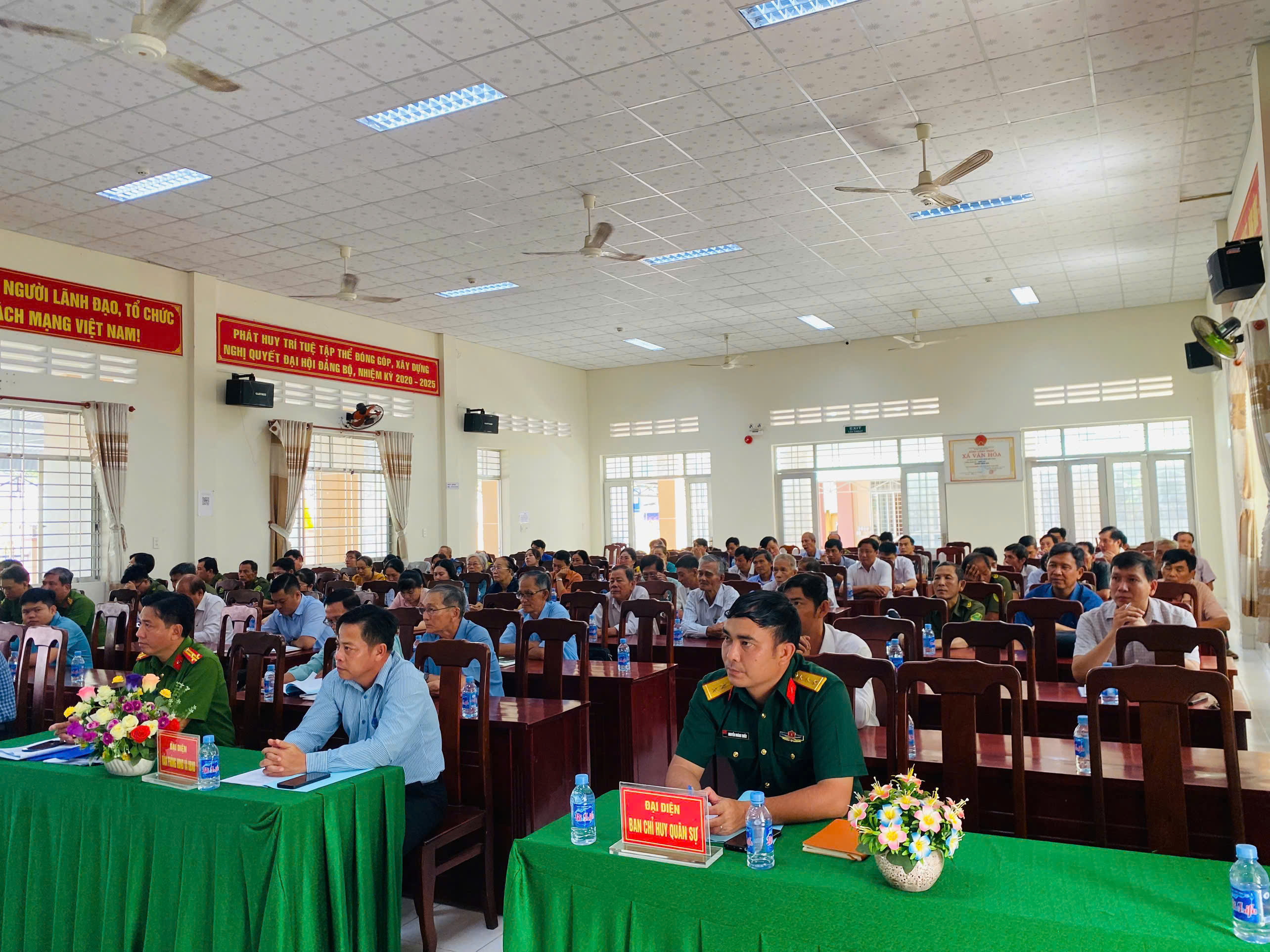 Thủ trưởng, lãnh đạo và đại biểu tham dự hội nghị