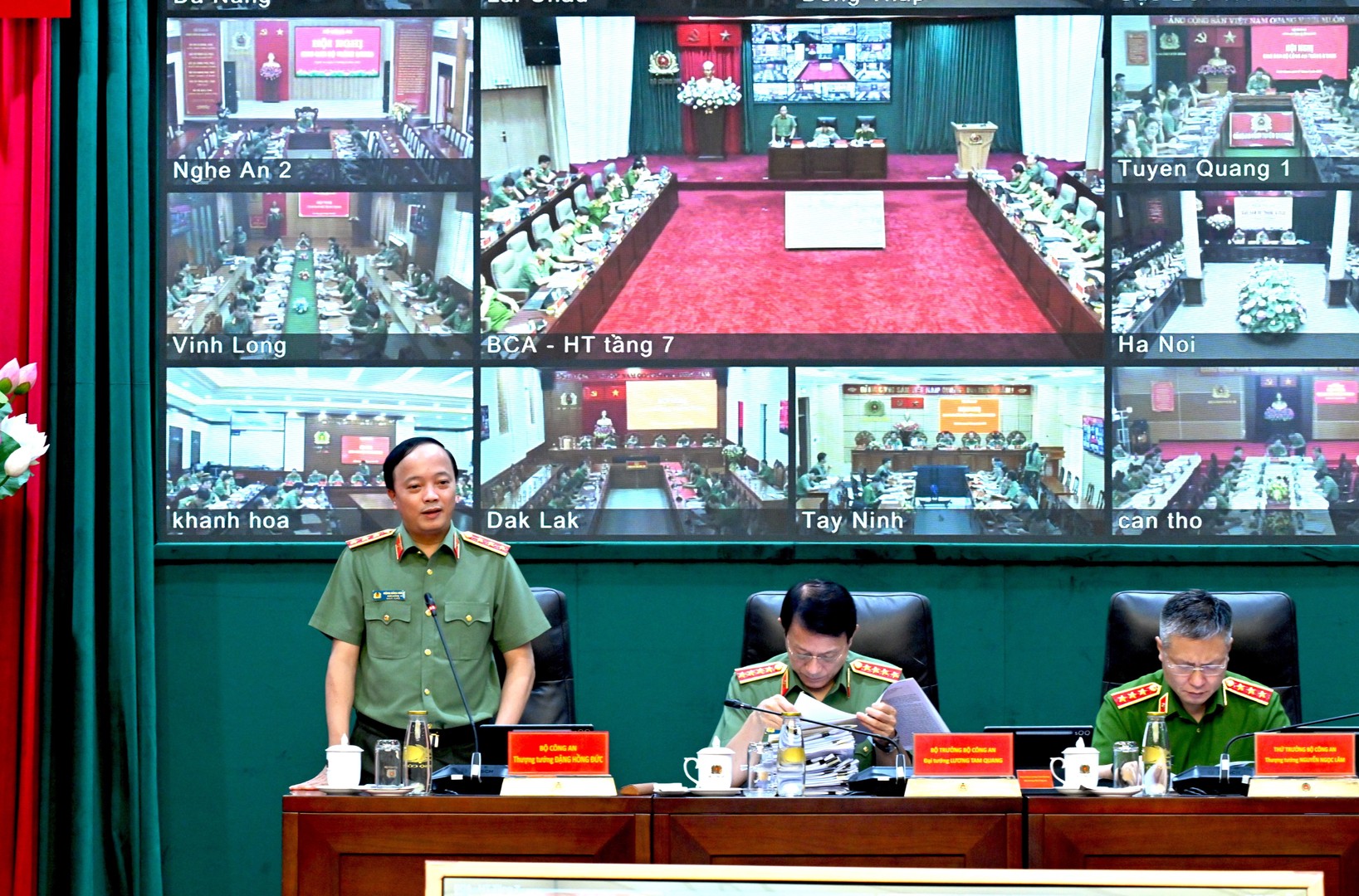 Thượng tướng Đặng Hồng Đức, Ủy viên Trung ương Đảng, Thứ trưởng Bộ Công an phát biểu tại hội nghị