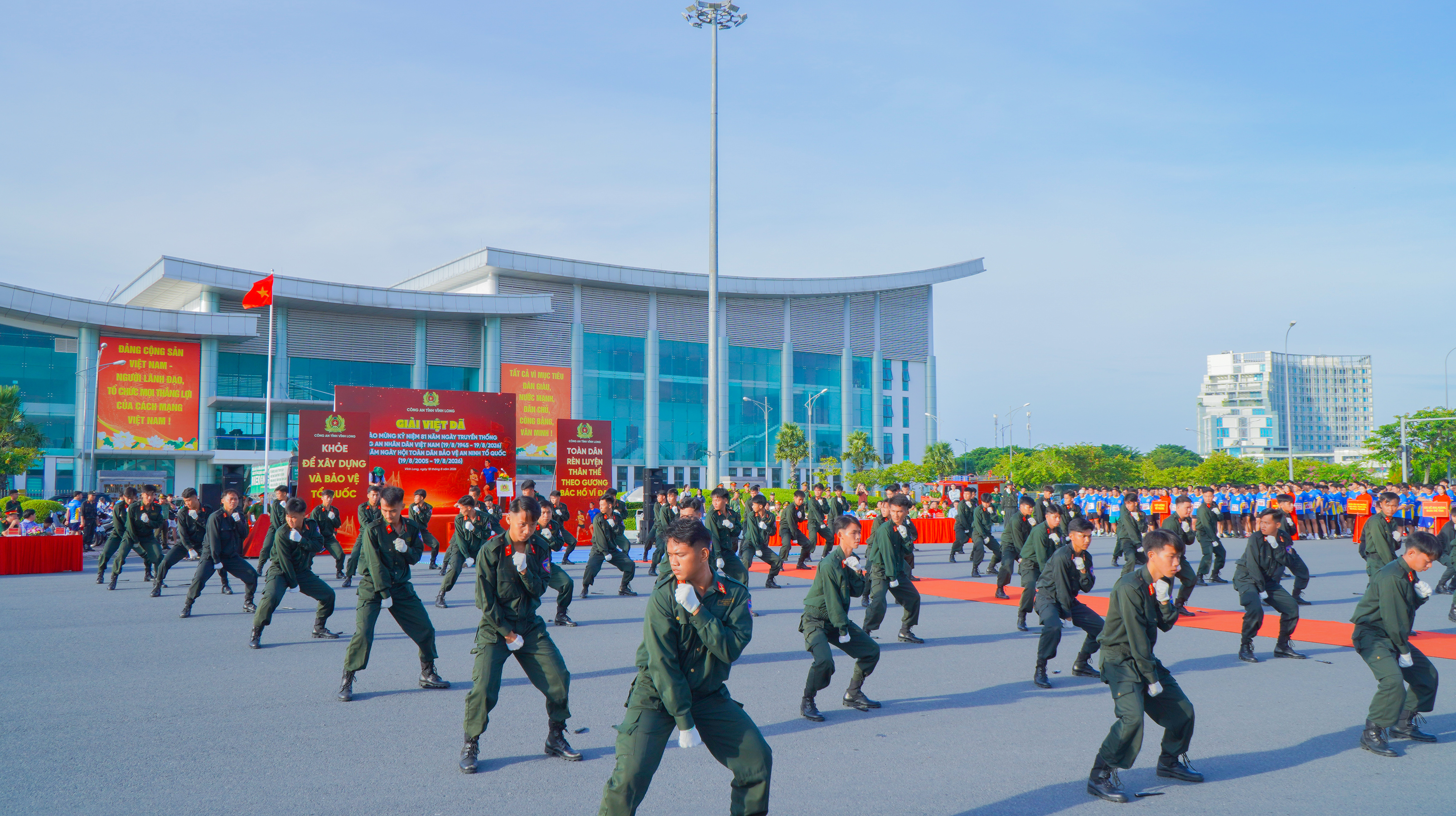 Tiết mục đồng diễn võ thuật (2)