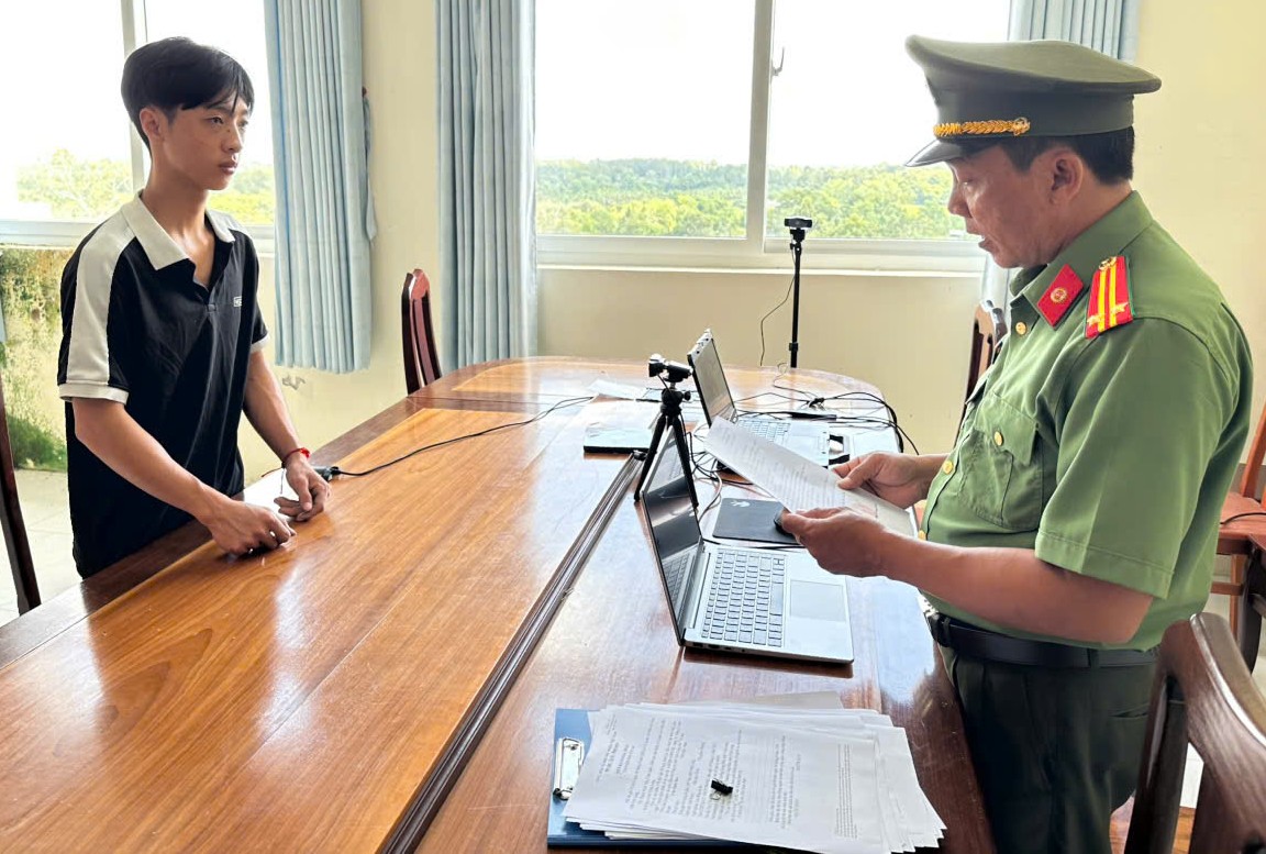 Tống đạt khởi tố Trần Quốc Bảo