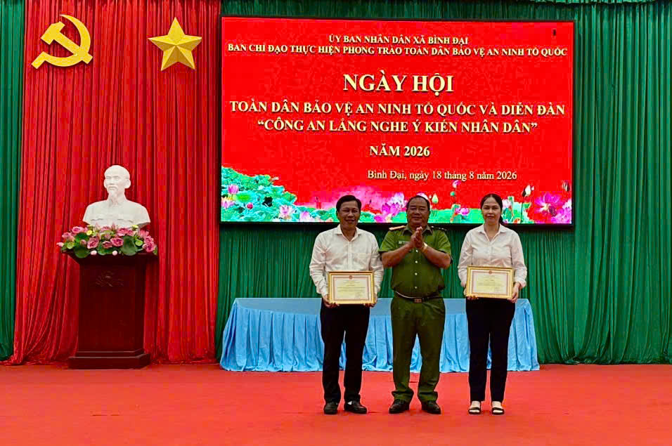 trao giay khen