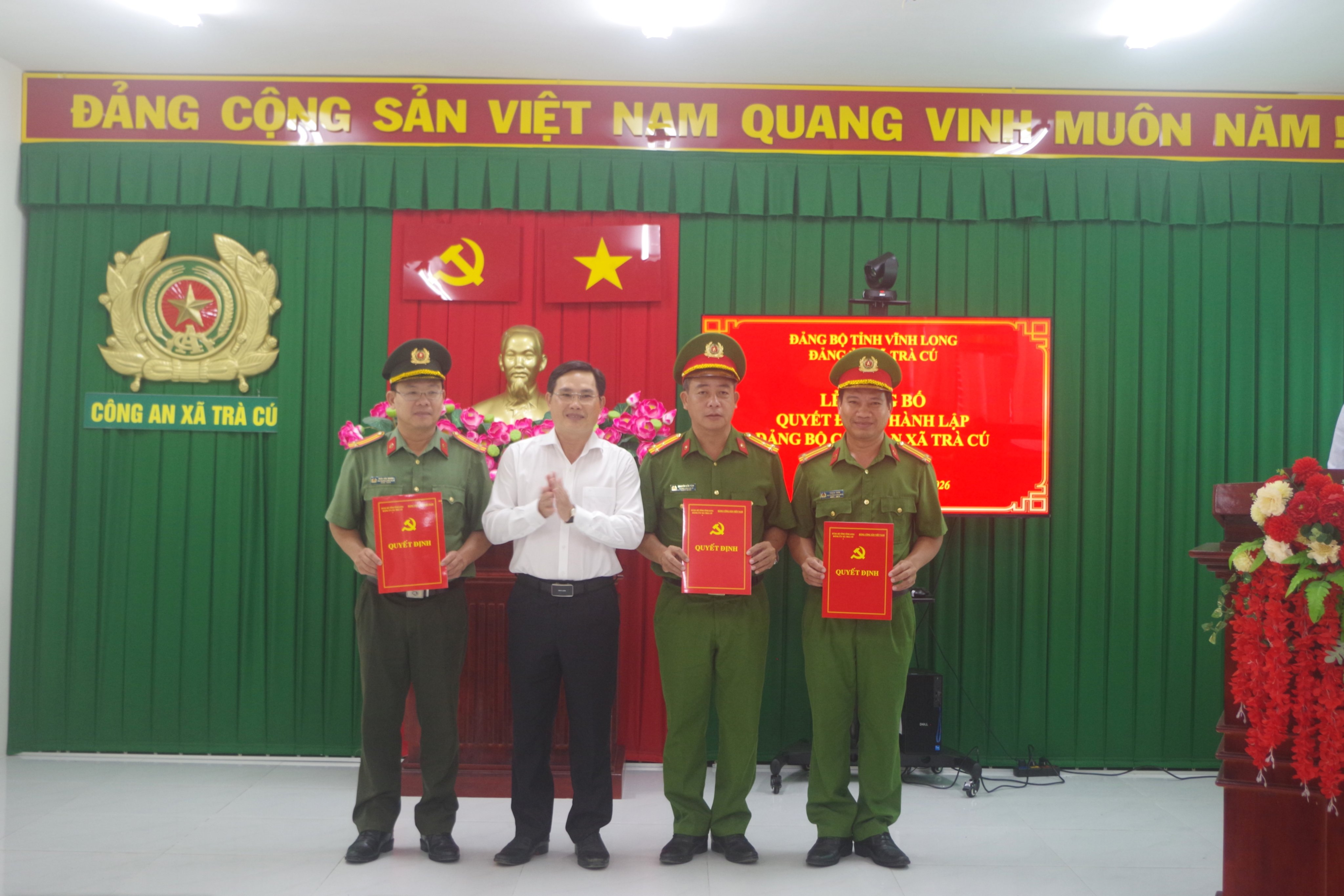 Trao QĐ Ban Thường vụ
