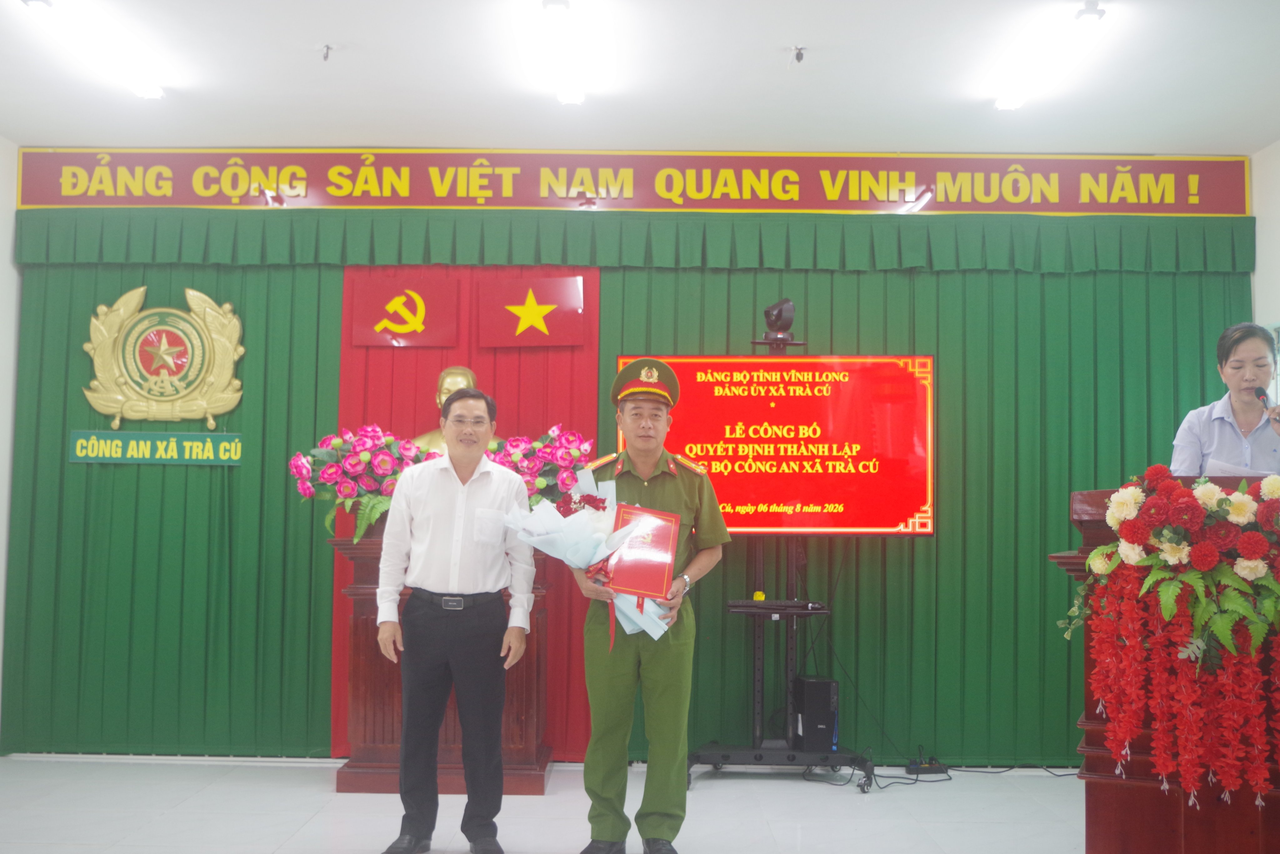 Trao QĐ thành lập Đảng bộ
