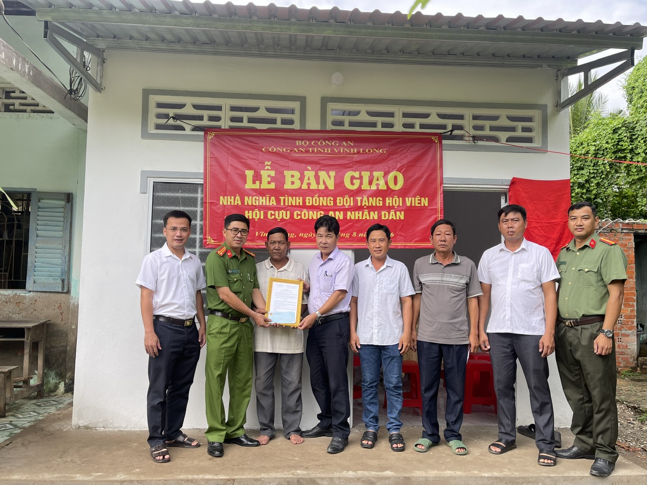 Trao Quyết định tặng nhà