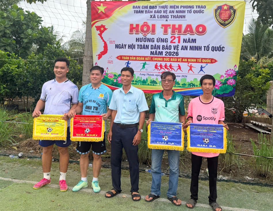 trao thưởng đá bóng