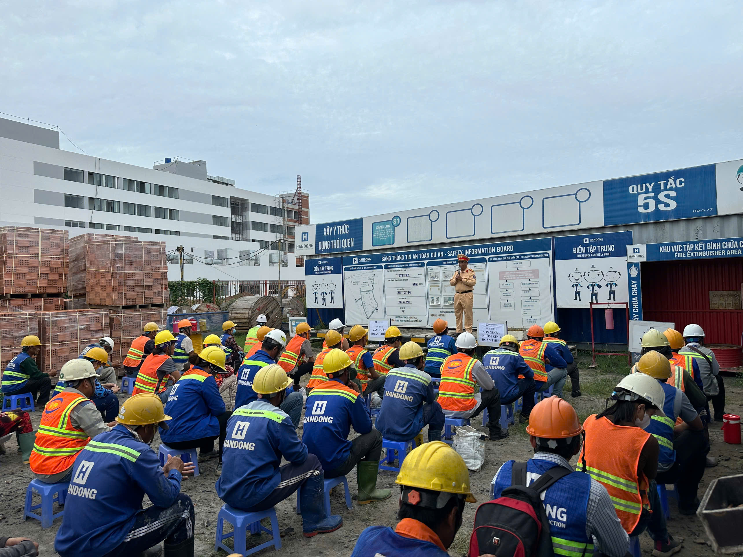 Tuyên truyền pháp luật cho công nhân