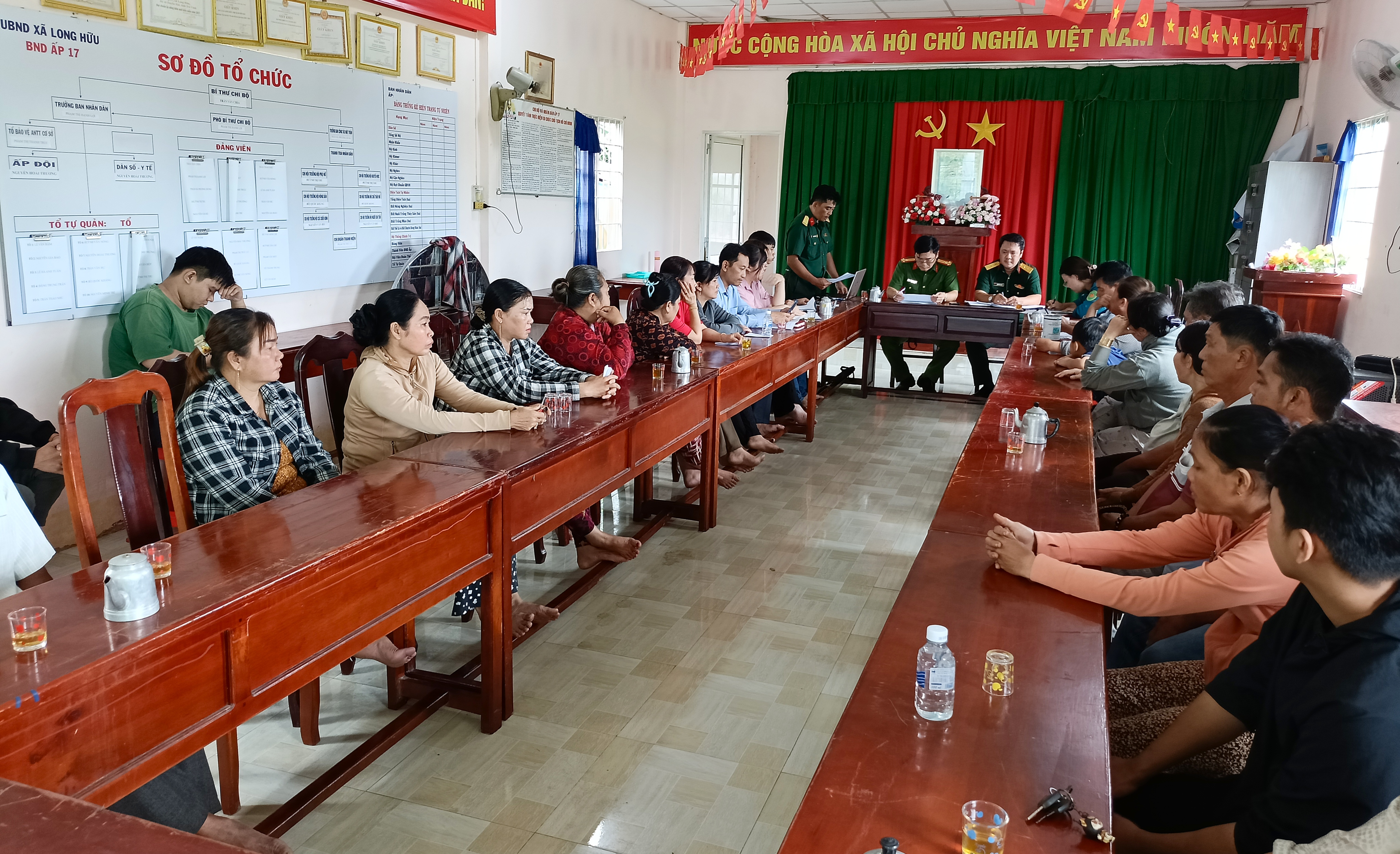 1 Quang cảnh Hội đồng Nghĩa vụ quân sự xã Long Hữu tổ chức bình nghị lần 1