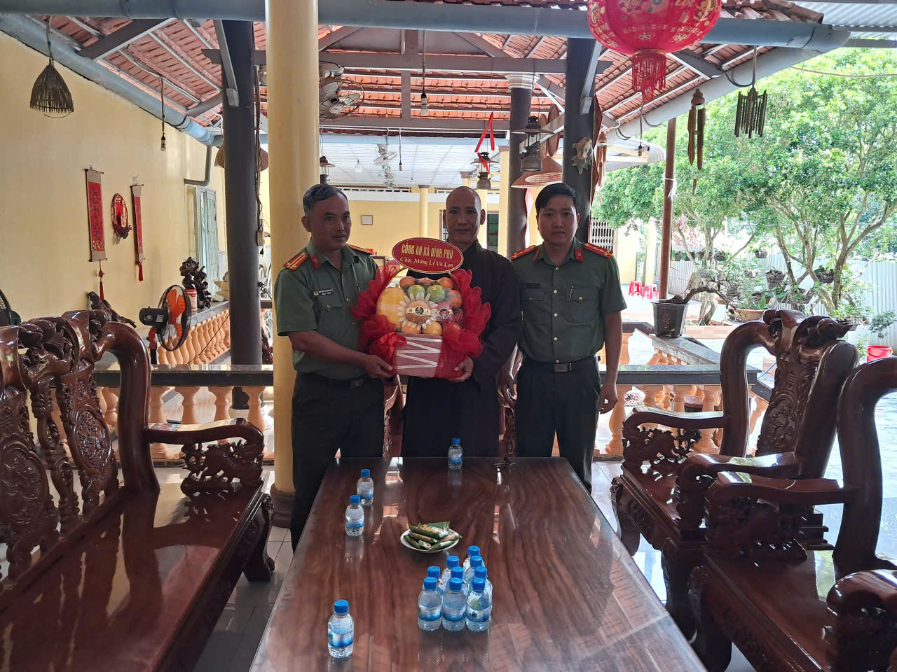 25 8 Công an xã Bình Phú thăm, chúc mừng các cơ sở Phật giáo trên địa bàn nhân dịp lễ Vu Lan năm 2026 (2)