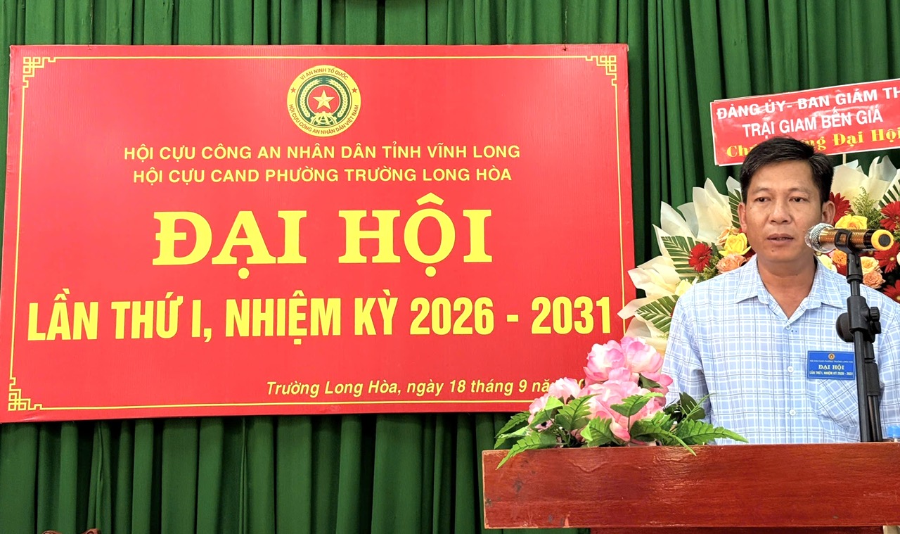2 Đồng chí Phương Công bố quyết định