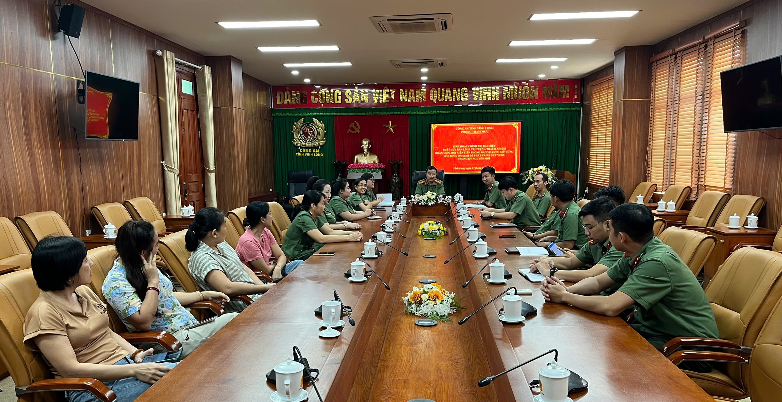 4 Quang cảnh