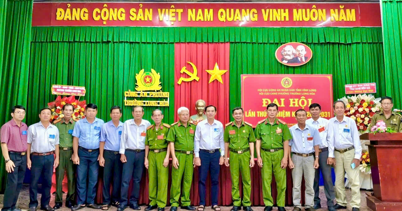 7 BCH chụp ảnh lưu niệm với Lãnh đạo, đại biểu