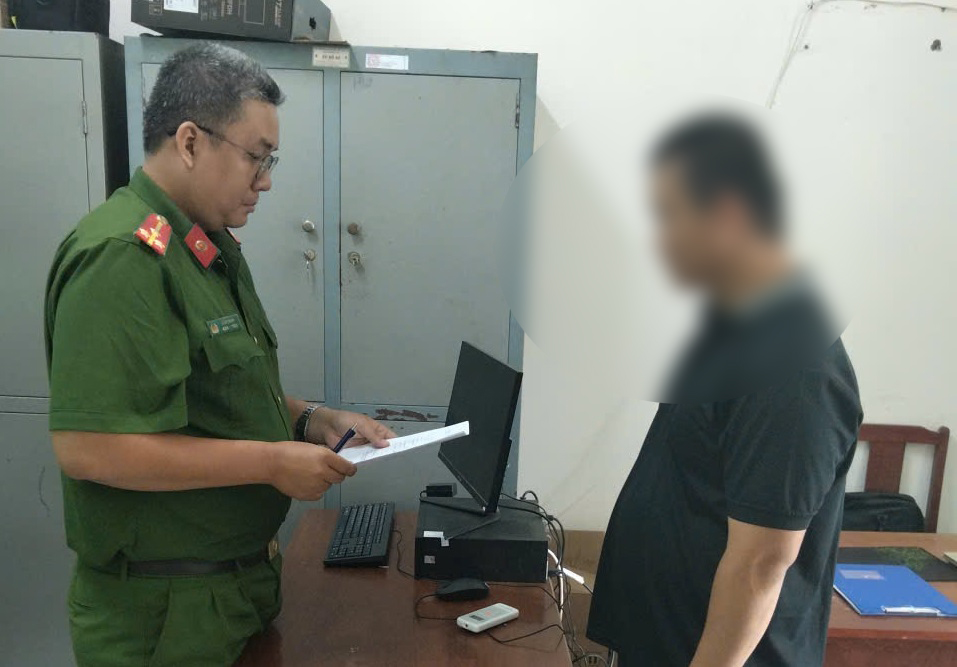 ẢNH BÀN GIAO QUYẾT ĐỊNH