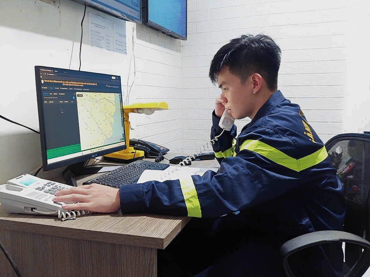 Ảnh chiến sĩ Dương Vũ Trường Giang thực hiện nhiệm vụ thường trực chiến đấu