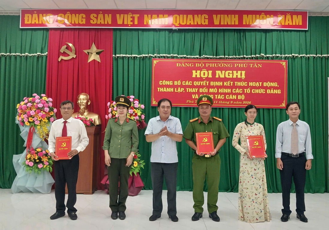 Ảnh trao QĐ