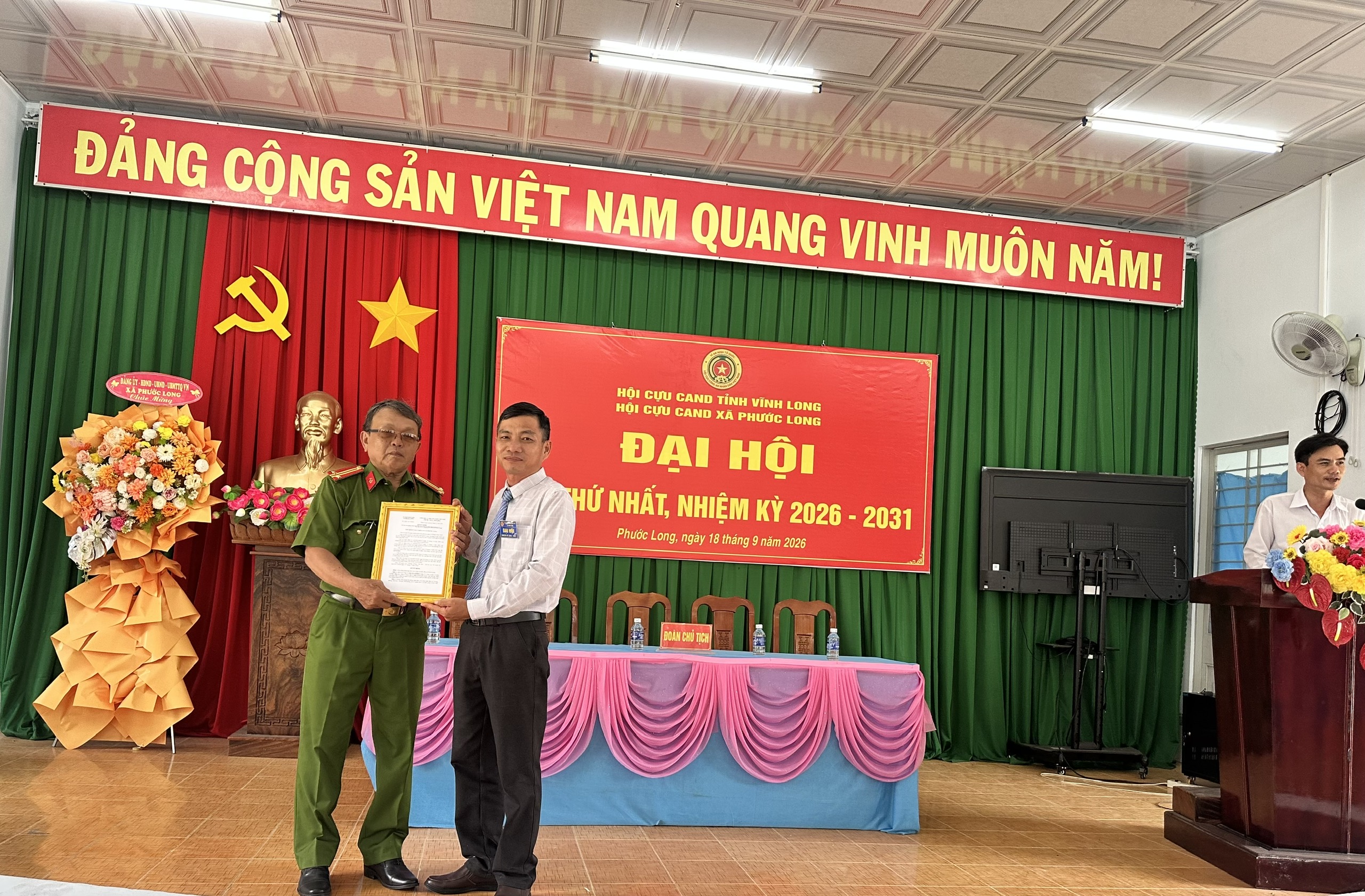 Ảnh Trao quyết định thành lập Hội Cựu CAND Phước Long
