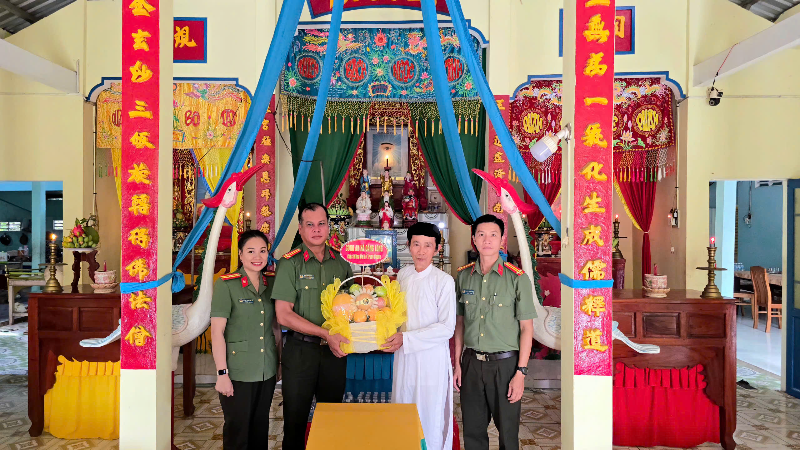 ẢNH ĐOÀN THĂM HỎI, TẶNG QUÀ LỄ TRUNG NGƯƠN TẠI THÁNH THẤT CAO ĐÀI ẤP SỐ 5