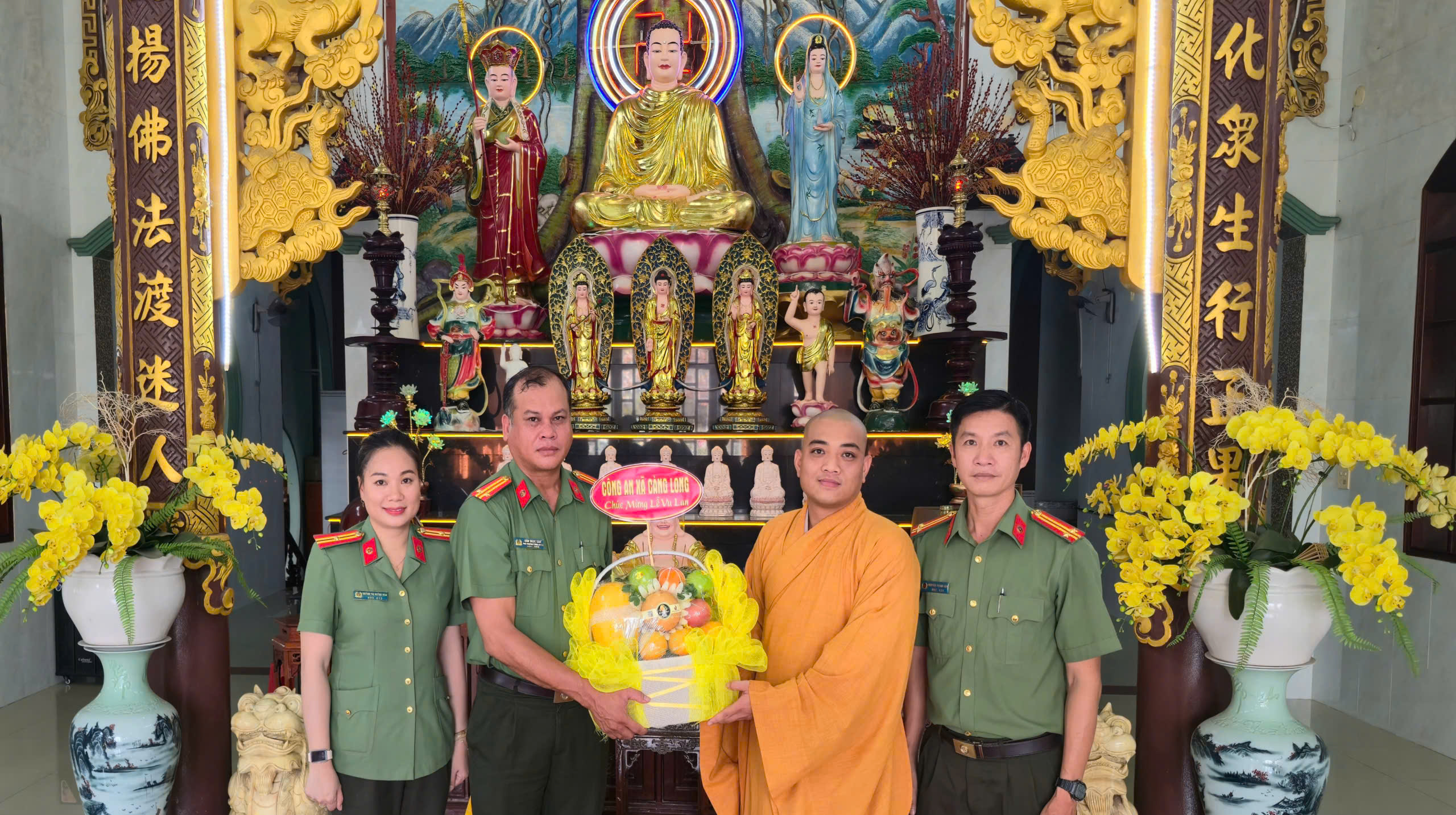 ẢNH ĐOÀN THĂM HỎI, TẶNG QUÀ LỄ VU LAN TẠI CHÙA ẤN TÂM