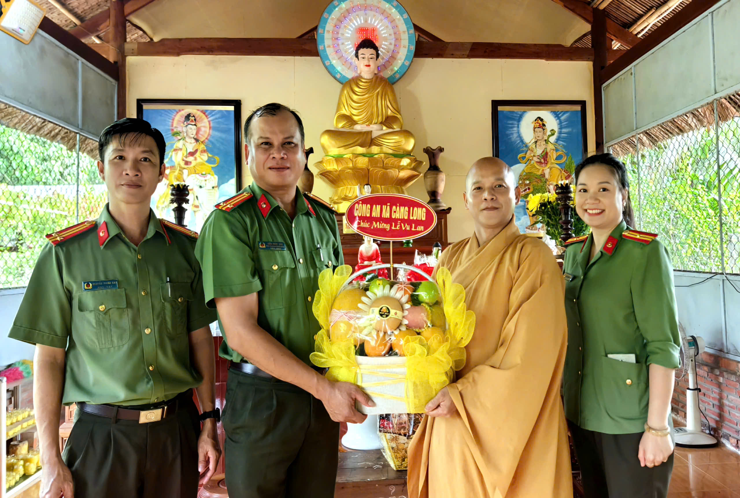 ẢNH ĐOÀN THĂM HỎI, TẶNG QUÀ LỄ VU LAN TẠI CHÙA PHỔ PHÁP