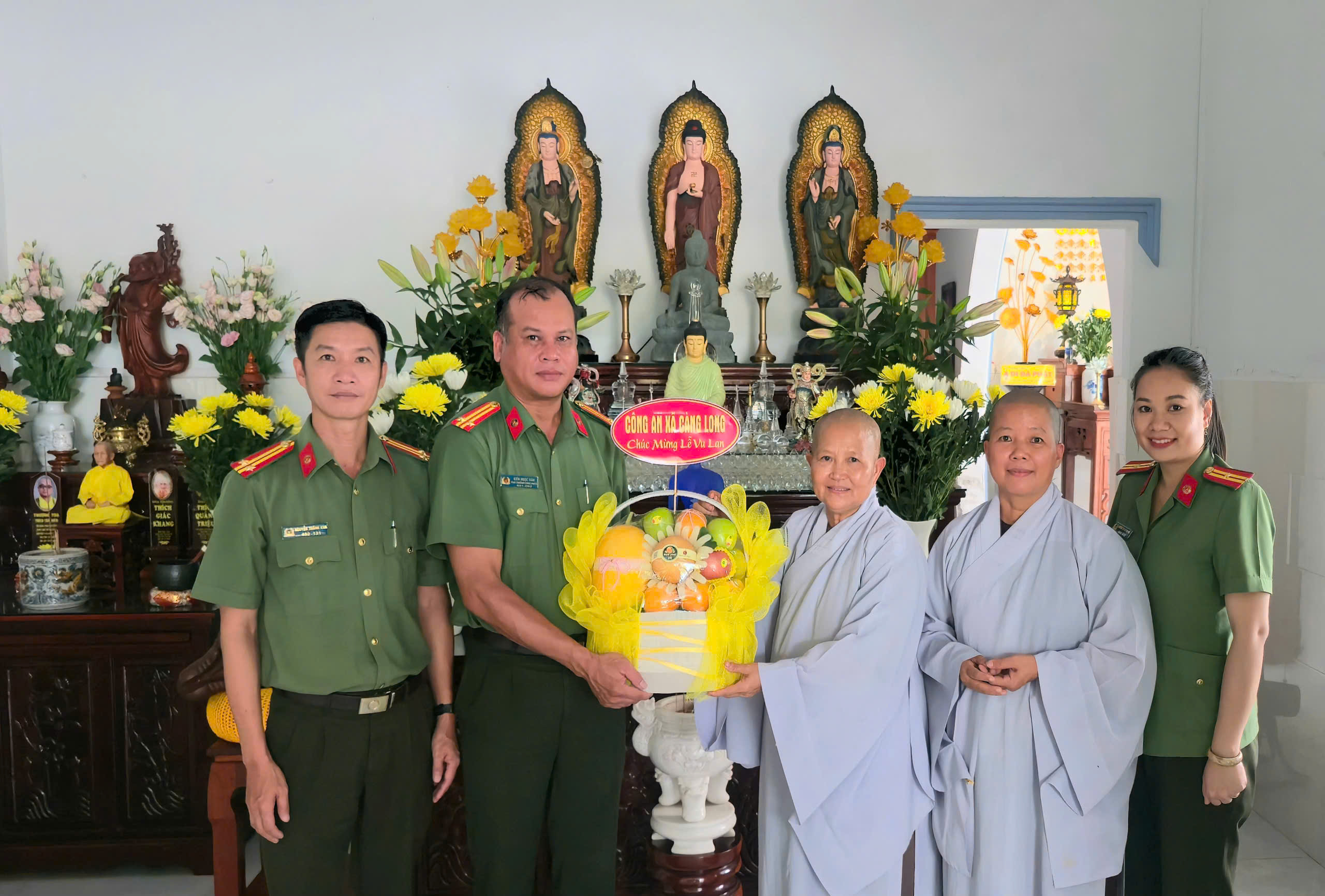 ẢNH ĐOÀN THĂM HỎI, TẶNG QUÀ LỄ VU LAN TẠI ĐẠO TRÀNG HƯƠNG LIÊN