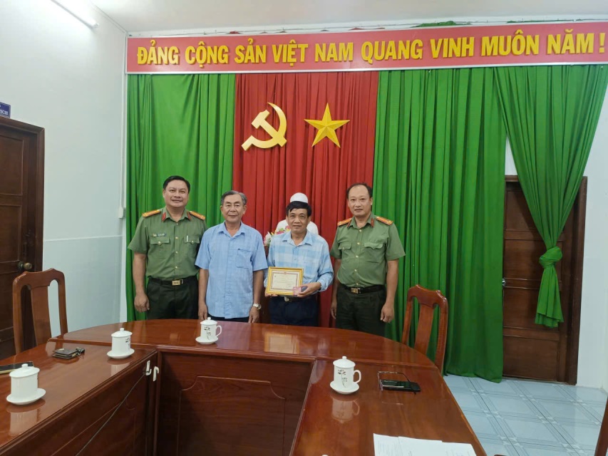 ANNBTRAOKYNIEMCHUONGanh 1