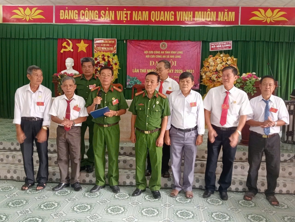 ban cháp hành ra mắt