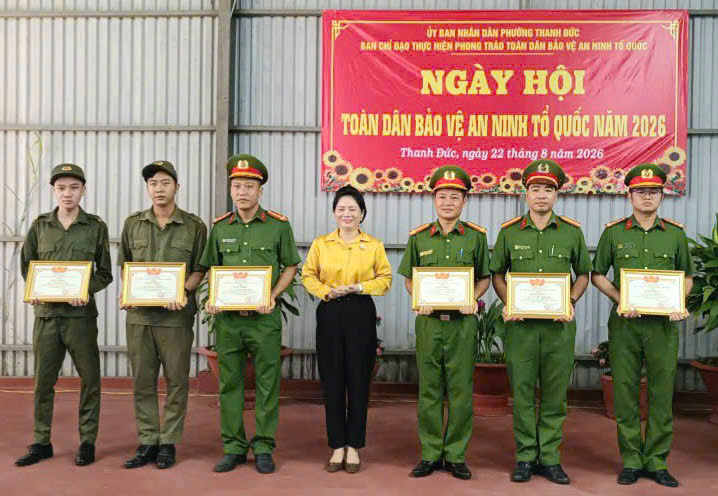 Cá nhân có thành tích xuất sắc trong công tác phòng, chống tội phạm 40874 n