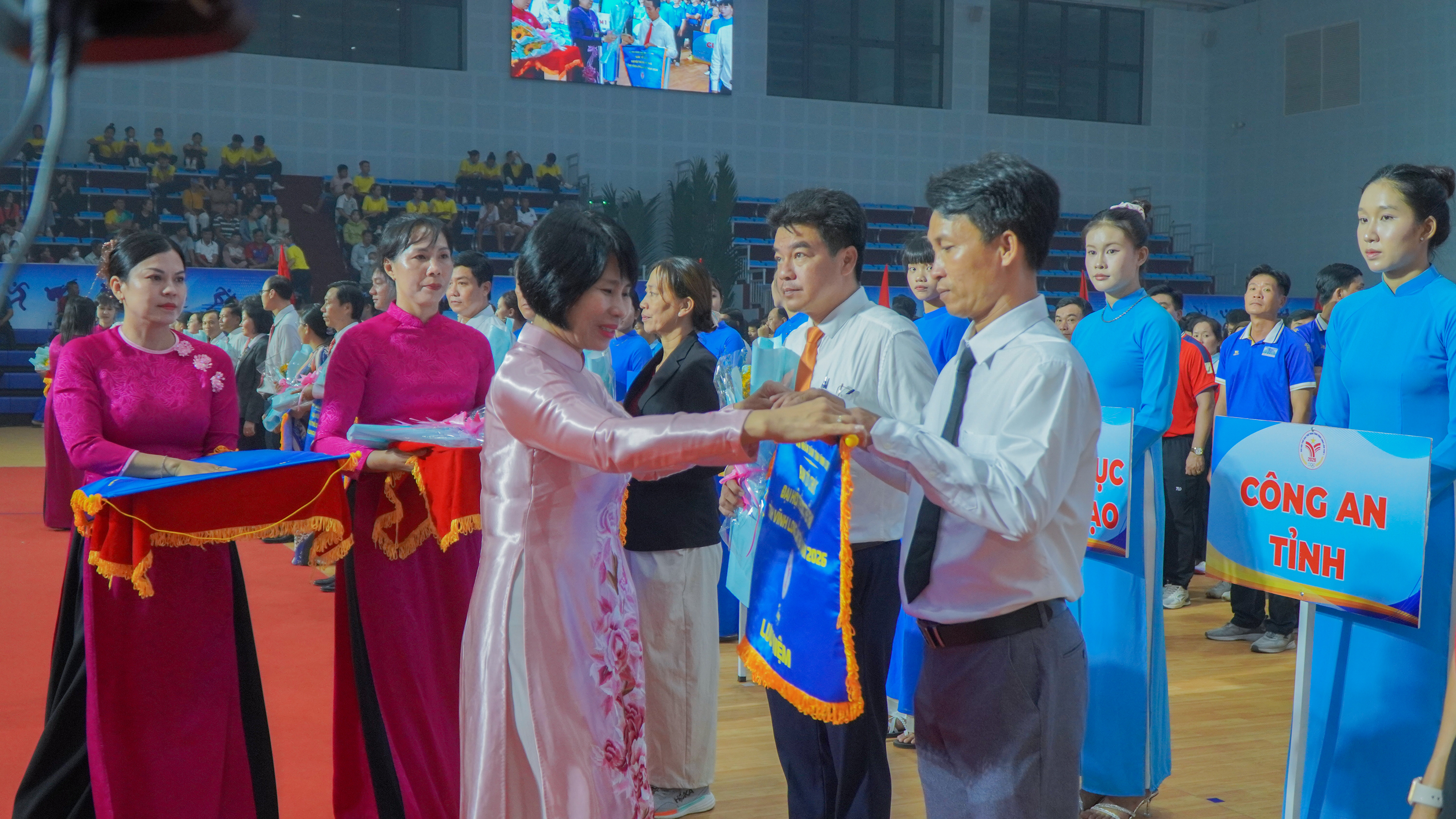 Các nghi thức tại lễ khai mạc (4)