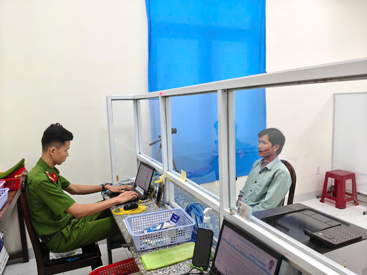 CAX tiếp nhận cấp căn cước, hồ sơ ĐDĐT mức 2 cho người dân