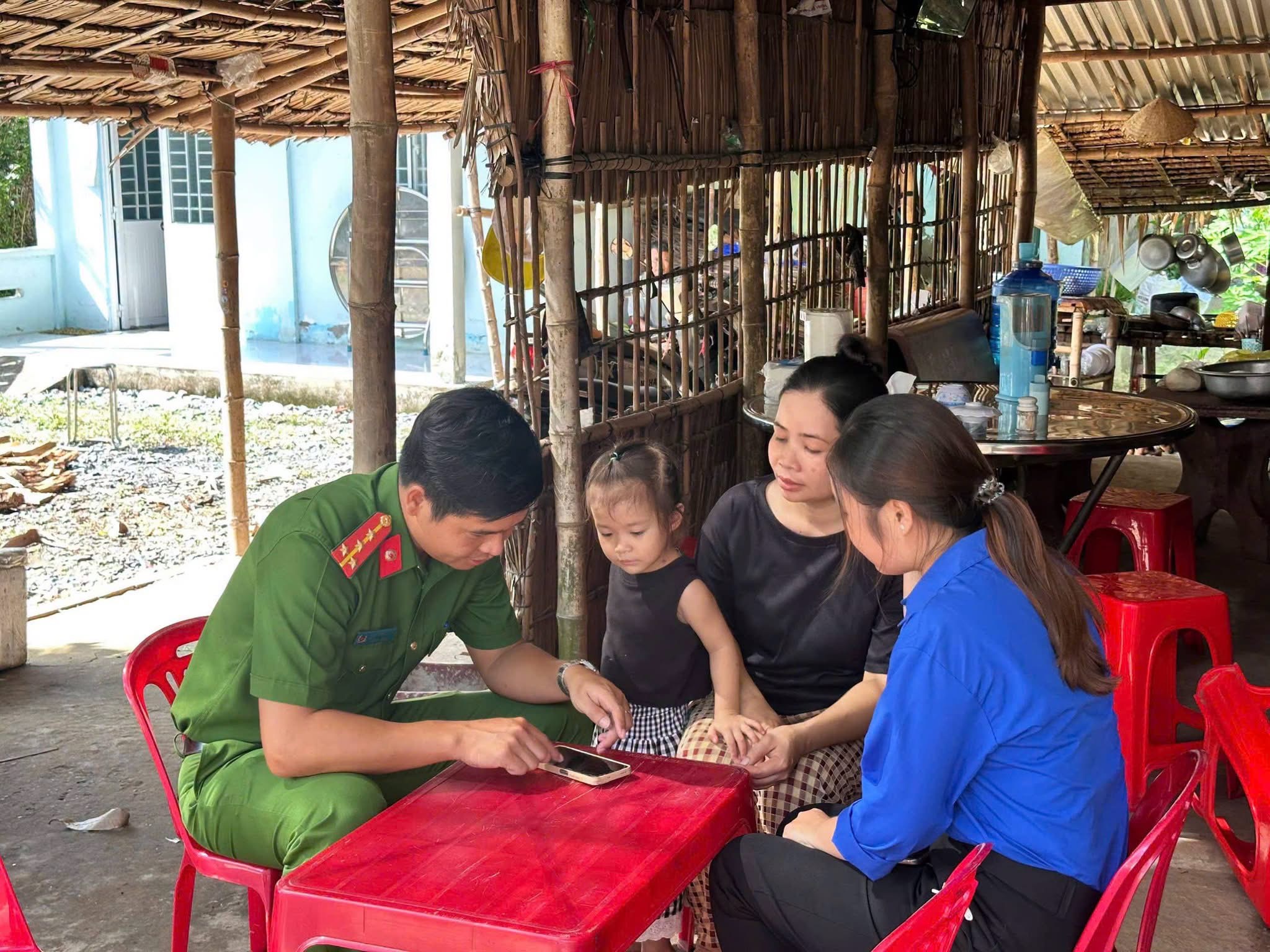 CAX tuyên truyền, hướng dẫn kích hoạt định danh mức 2