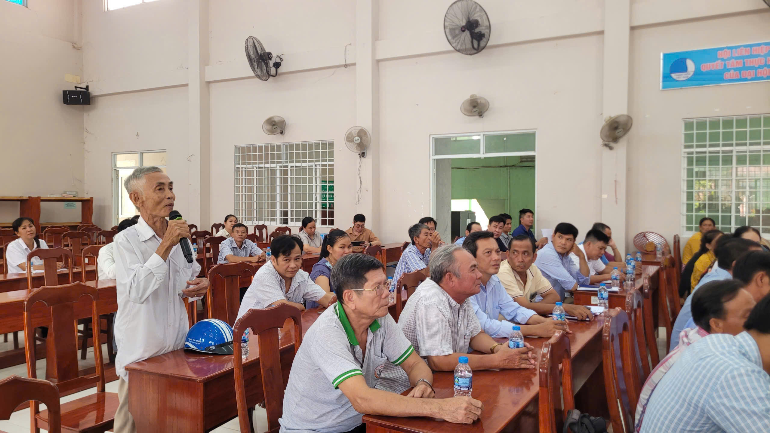 Đại biểu Nhân dân tham gia kiến nghị