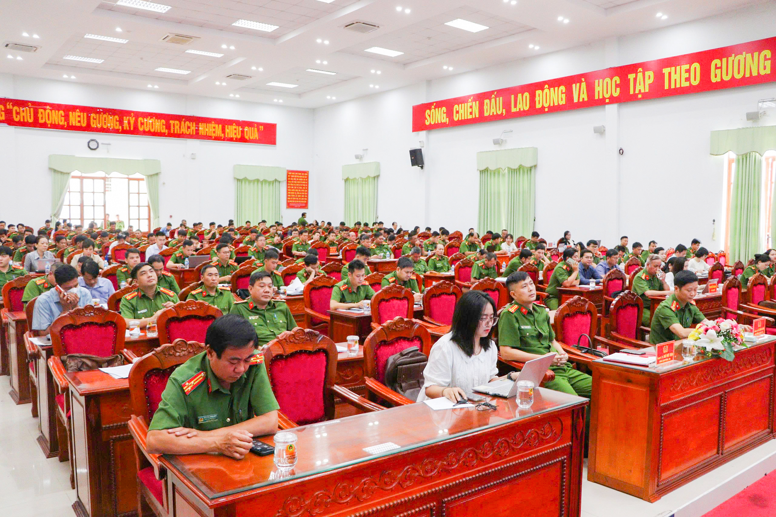 Đại biểu tham dự hội nghị tập huấn