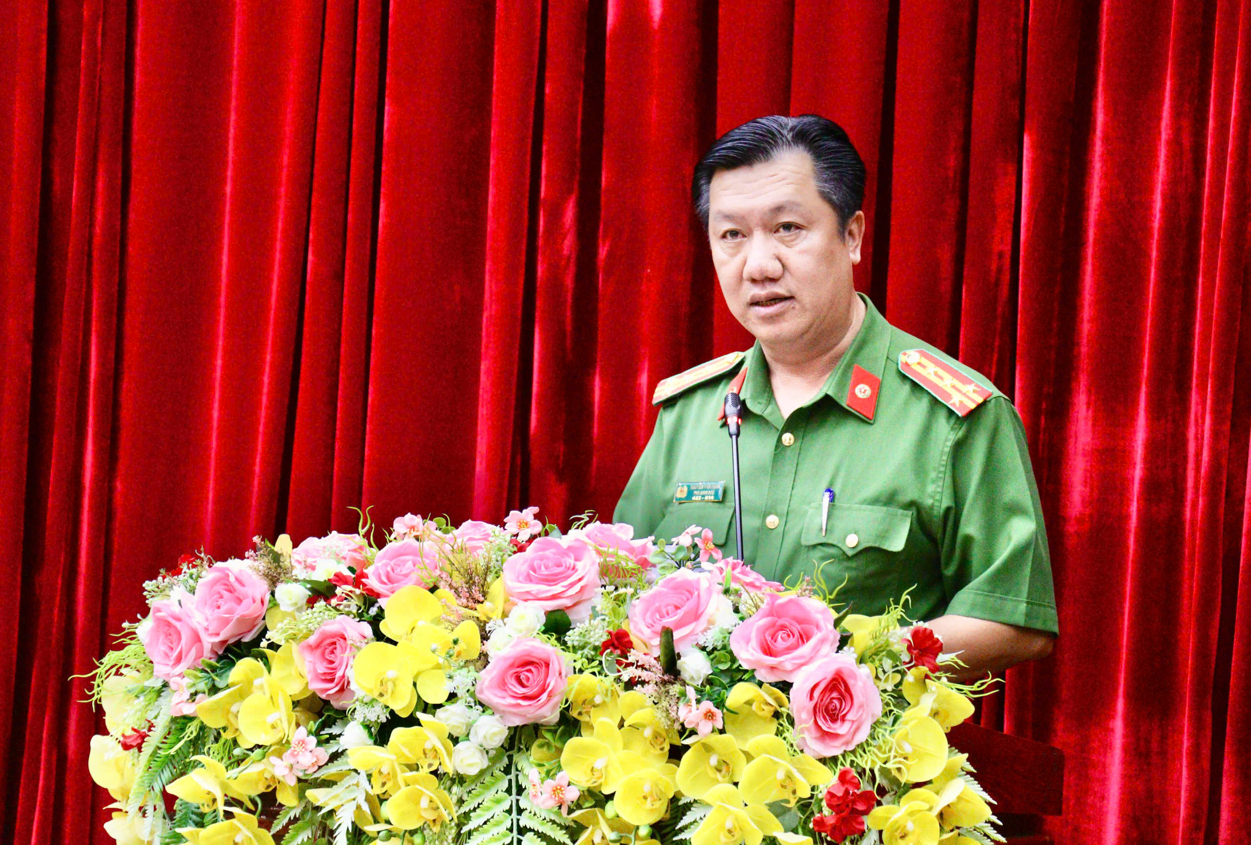 Đại tá Nguyễn Văn Hạnh Phó Giám đốc Công an tỉnh thông qua báo cáo 9 tháng của năm 2026