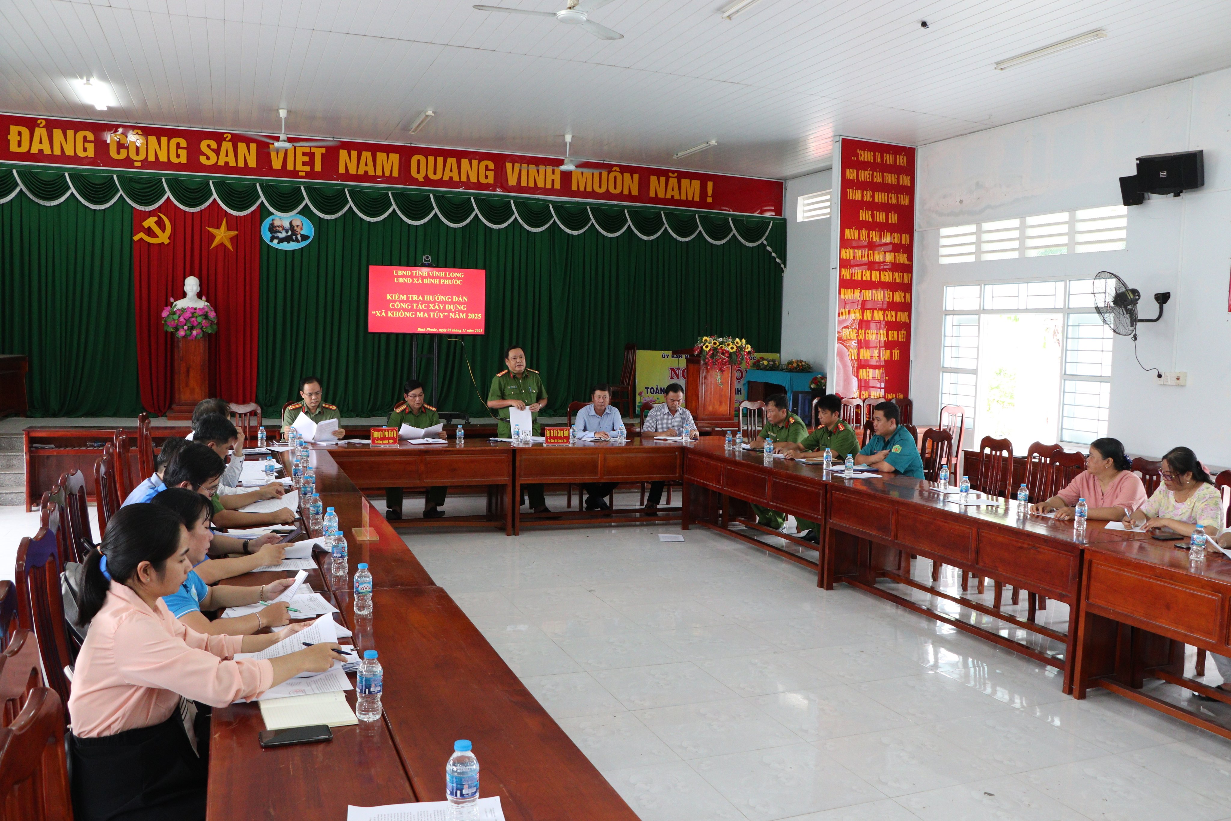 Đại tá Võ Công Bình, Phó Giám đốc Công an tỉnh trực tiếp đến kiểm tra công tác xây dựng xã không ma túy trên địa bàn xã Bình Phước