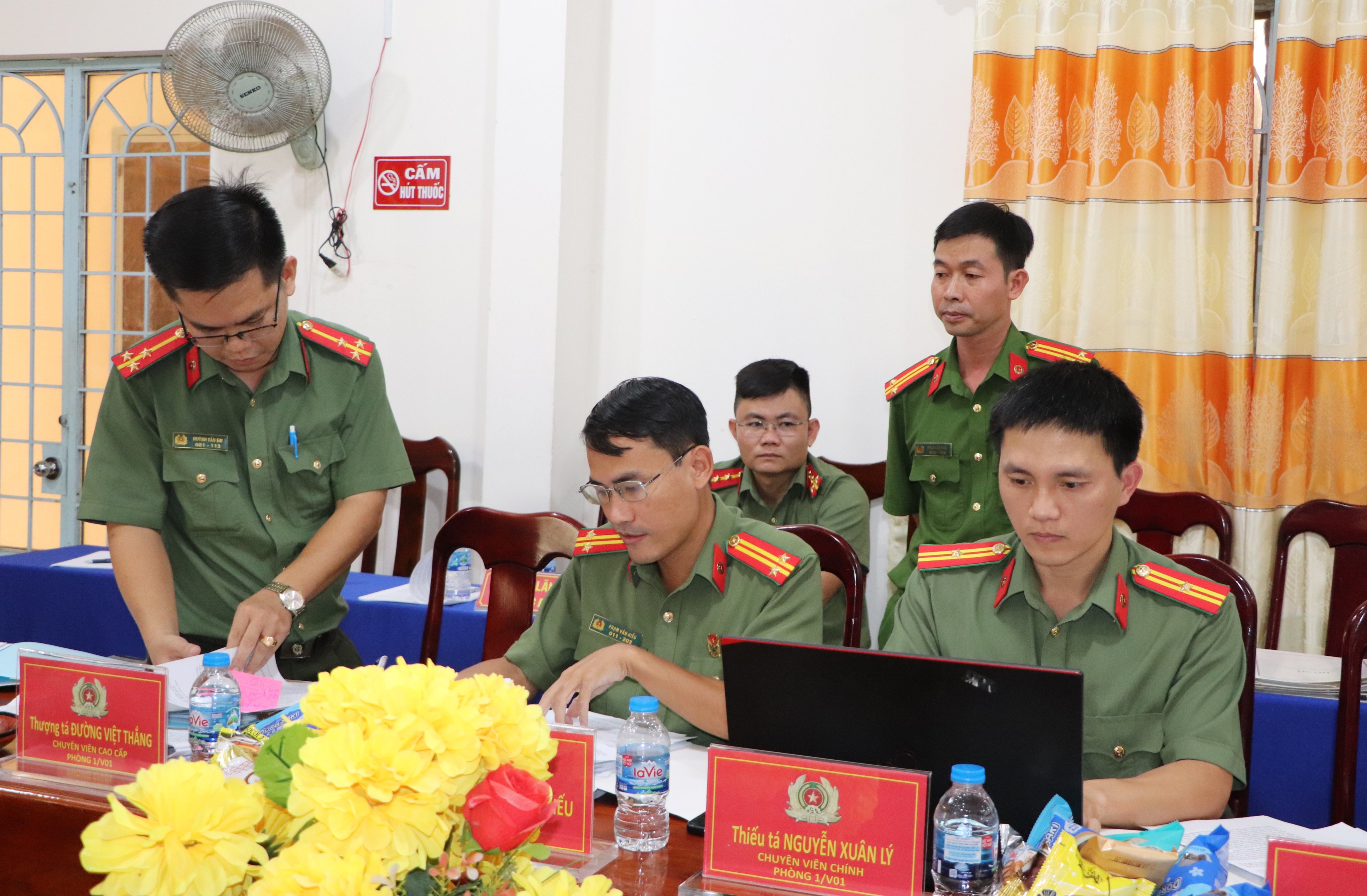 Đoàn kiểm tra tại Công an xã Ngãi Tứ