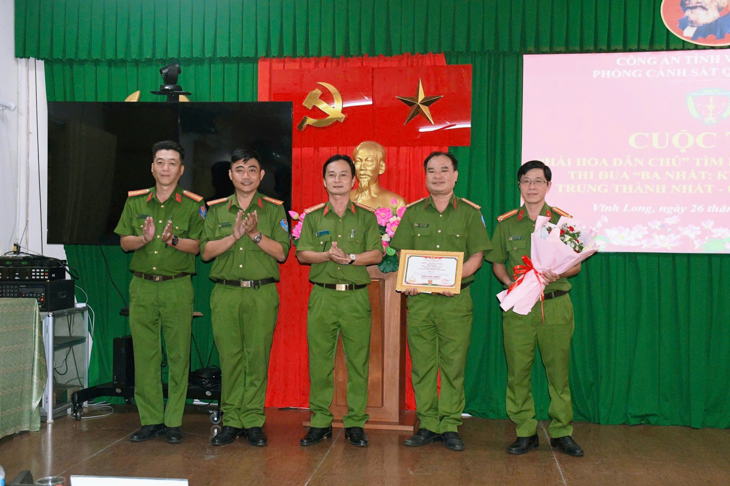 Đội thi dạt giải 1