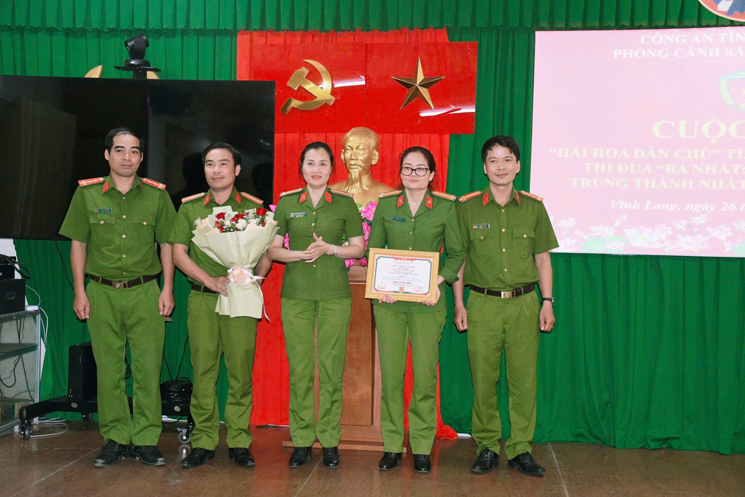Đội thi đạt giải 2