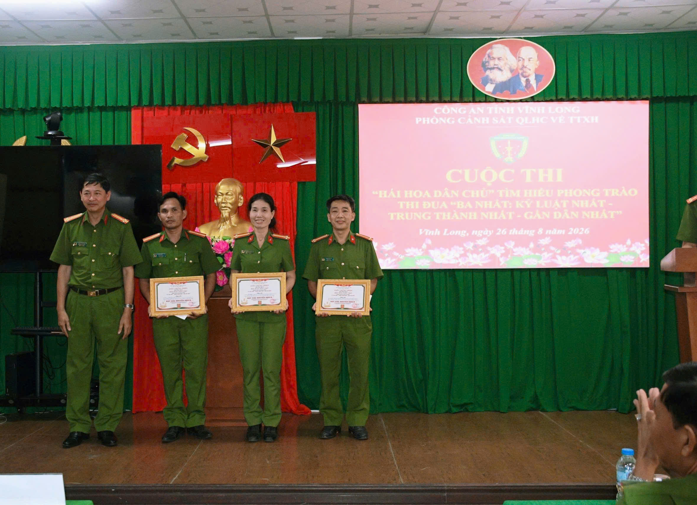 Đội thi đạt giải khuyen khich