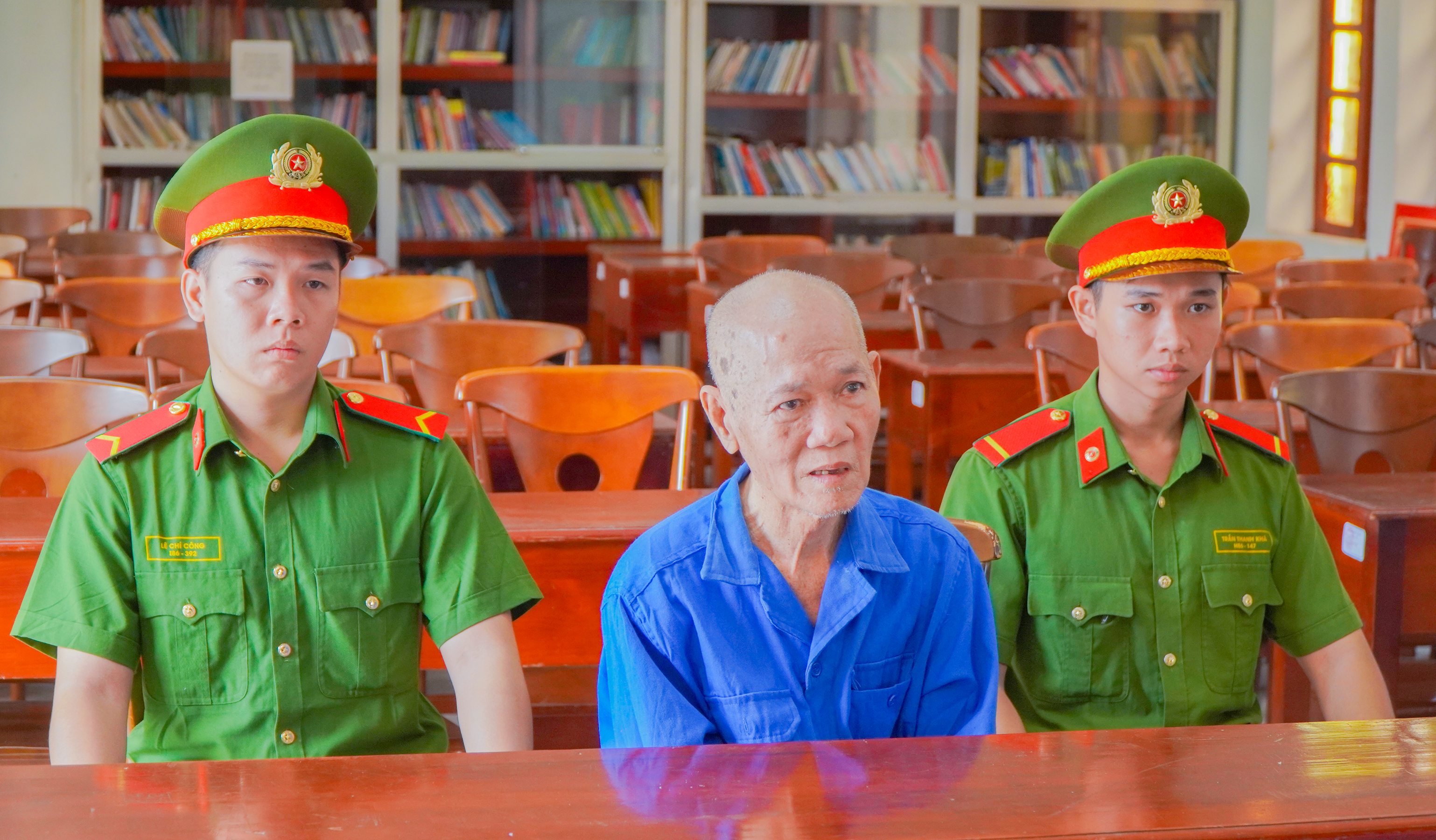Đối tượng Trần Hoàng Minh tại cơ quan Công an