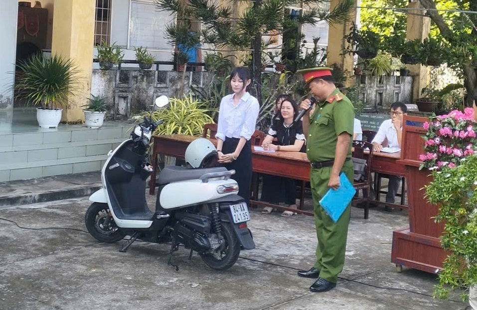 Đồng chí Mực