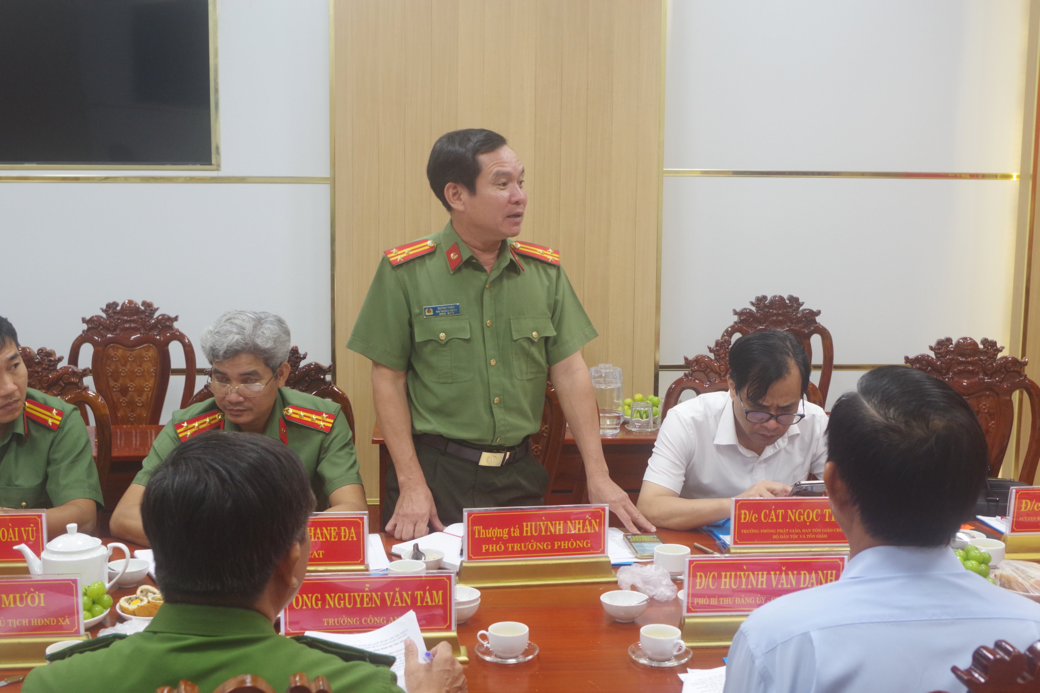 Đồng chí Thượng tá Huỳnh Nhân bieu