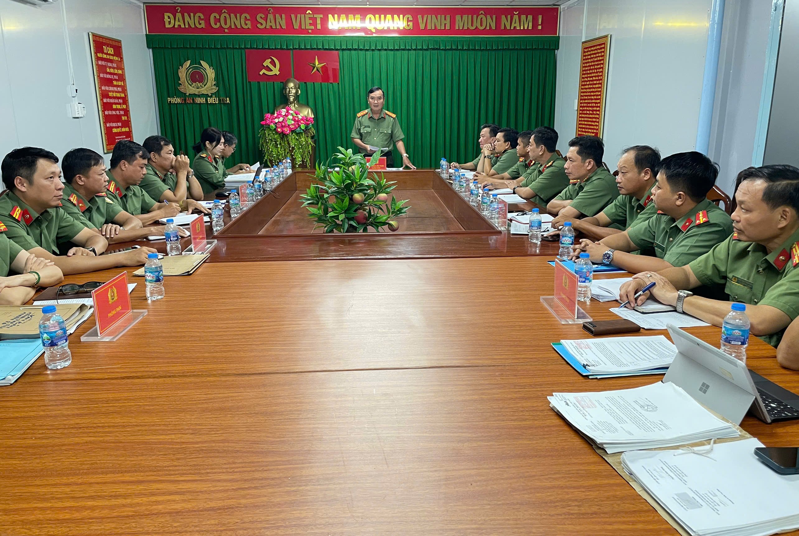 Kiểm tra, hướng dân các phòng nghiệp vụ an ninh