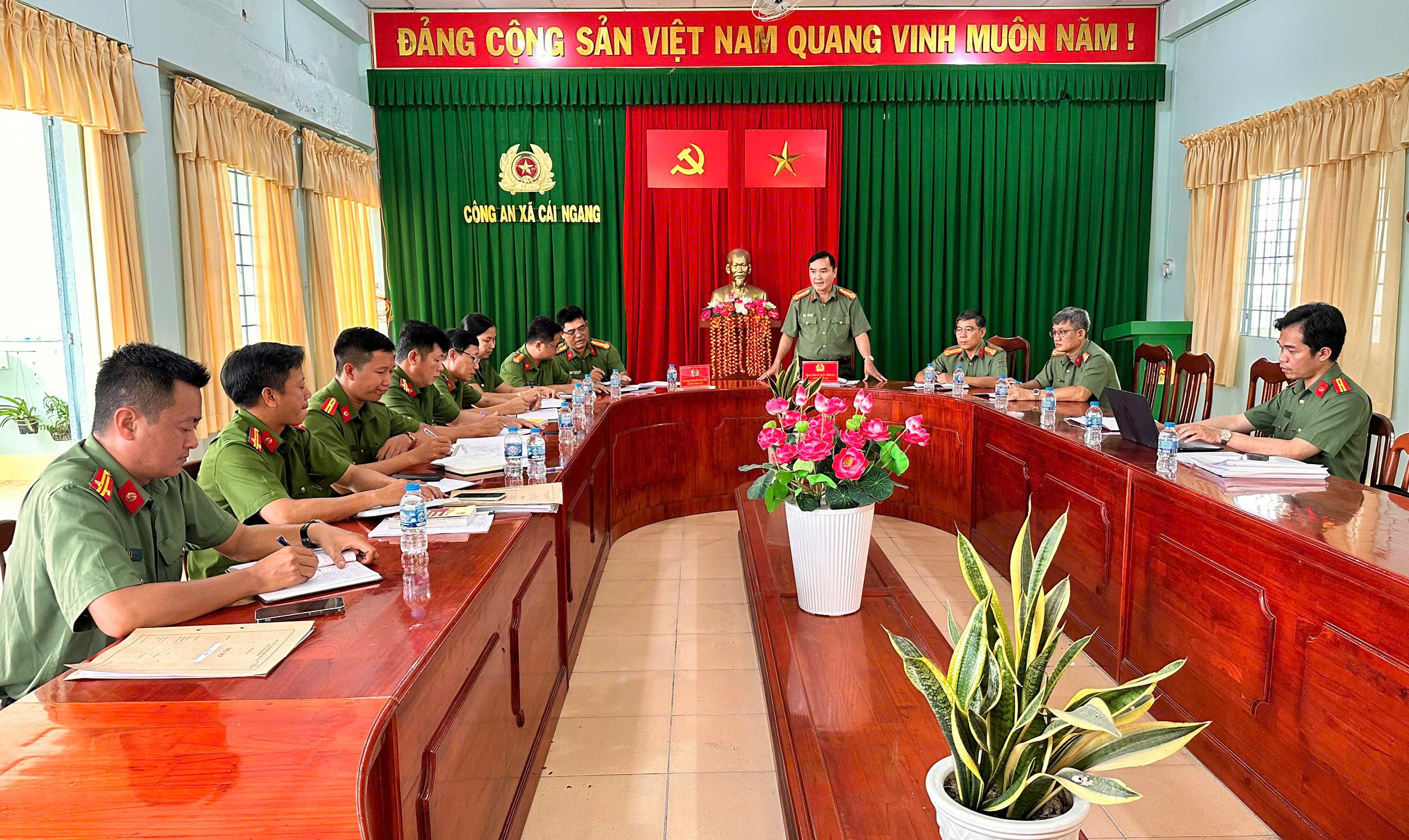 Kiểm tra hướng dẫn tại Công an xã Cái Ngang