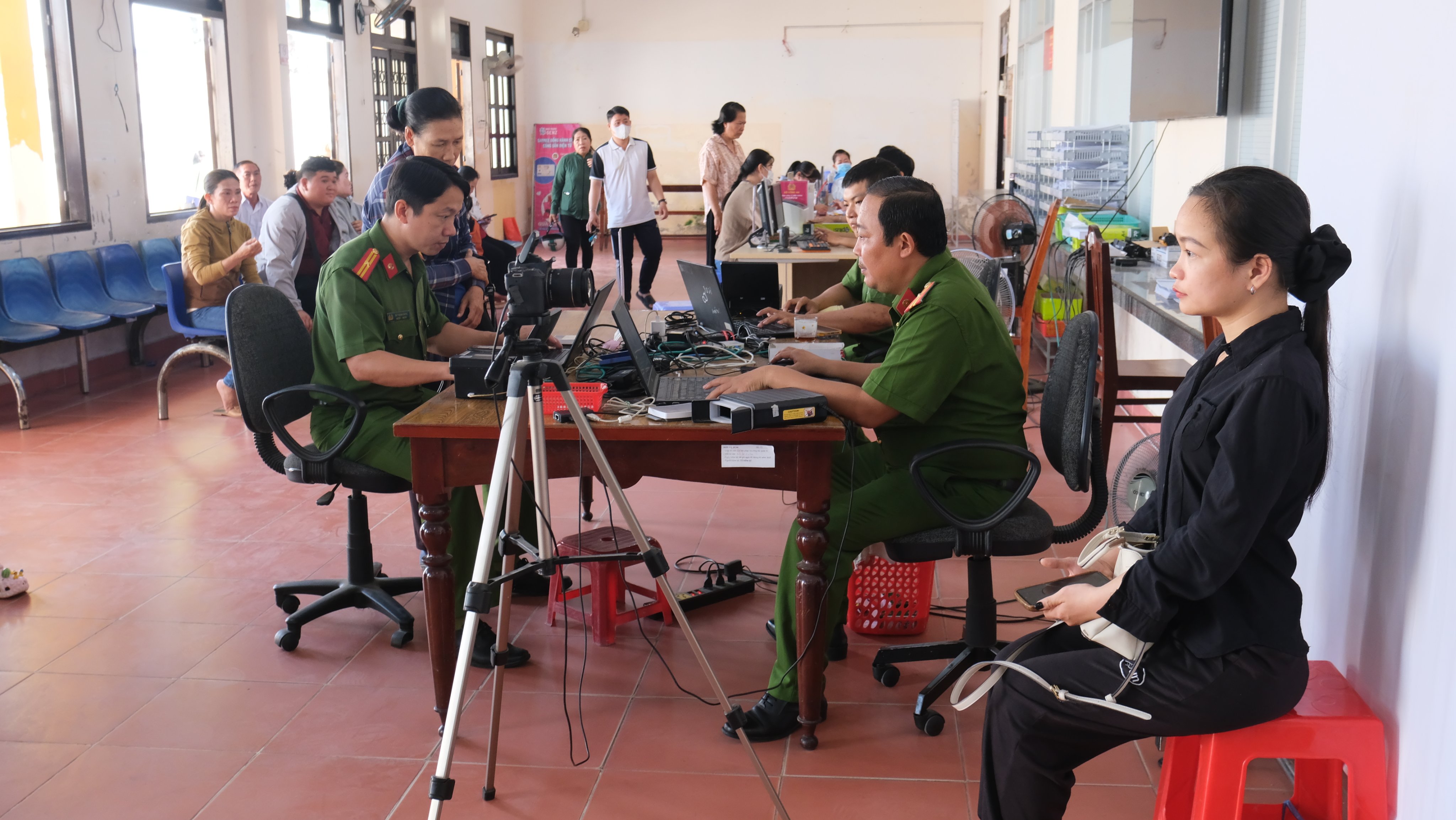 Phục vụ người dân